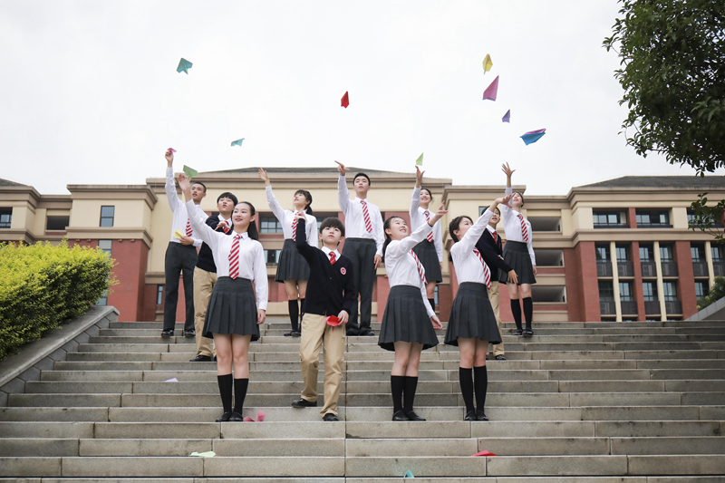 �ؑc���У��������ڶ����������W(xu��)�ӂ�Ҳӭ��(l��i)���ഺ������v��һ�¡����W(xu��)У���D��