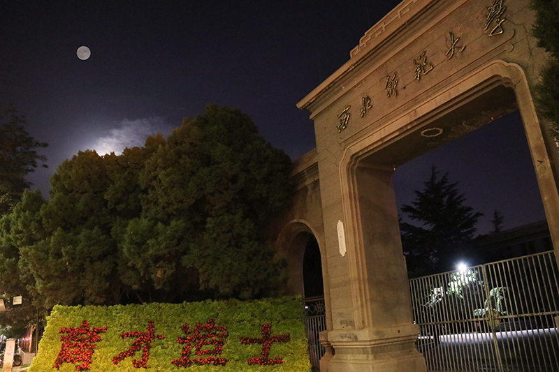 ����������W(xu��)�����T�¾���ܰ���W(xu��)У���D