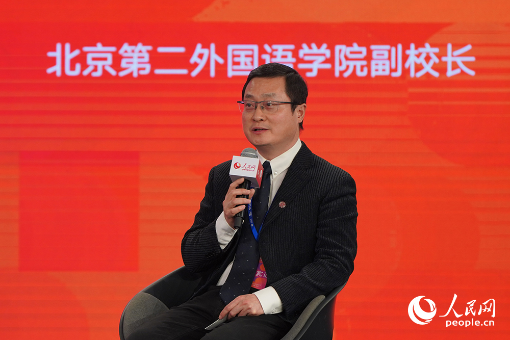 北京第二外國(guó)語(yǔ)學(xué)院副校長(zhǎng)鄭承軍