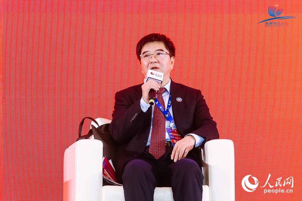 西南大學(xué)黨委書記李旭鋒