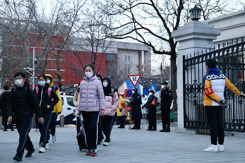 2��13�գ������R���ЌW(xu��)ӭ�������W(xu��)�����W(xu��)�����M(j��n)��У�@�������R���ЌW(xu��)���D