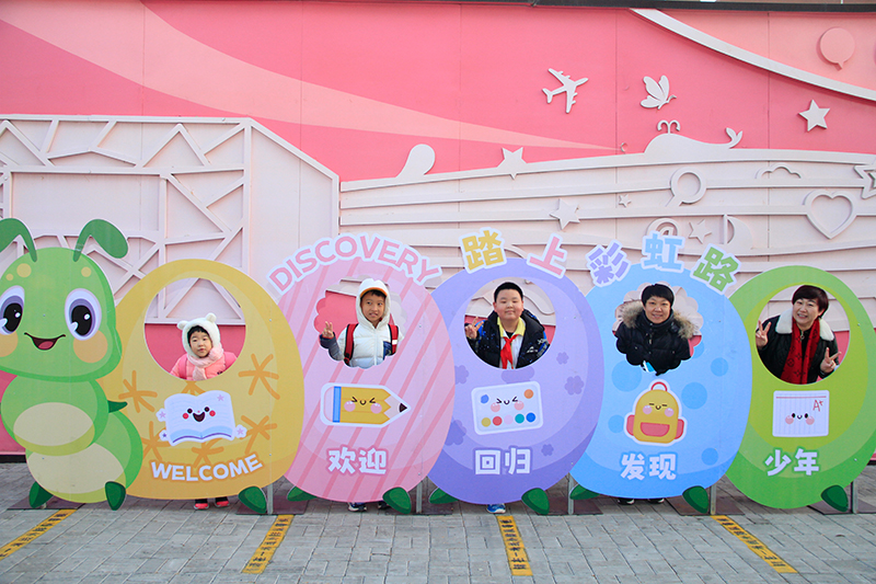 2��13�������������ƌW�о�Ժͨ�݅^(q��)��һ���С�W��������y(t��ng)�Ļ��龀�����԰l(f��)�F(xi��n)�Ļ�Ԫ�؞��������OӋ���l(f��)�F(xi��n)�á����_���ʺ��T��ӭ�ӌW�����ؚw����У�@�����������ƌW�о�Ժͨ�݅^(q��)��һ���С�W���D