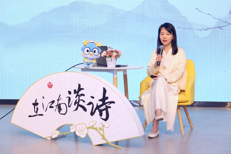 ��ӬF(xi��n)����У�����D