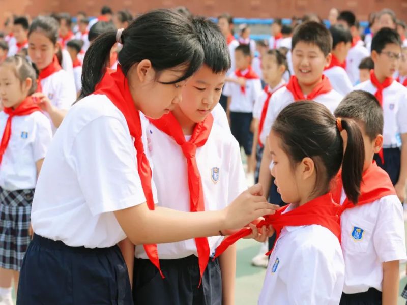 北京市史家胡同小學少先隊員“六一”入隊儀式。校方供圖