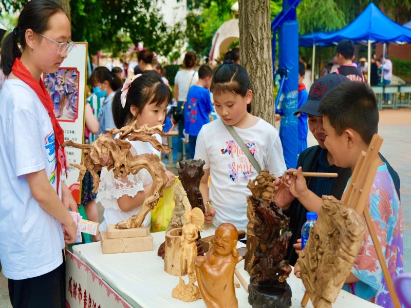 四川省成都市青白江區(qū)大彎小學(xué)“非遺進(jìn)校園”活動(dòng)現(xiàn)場(chǎng)。校方供圖