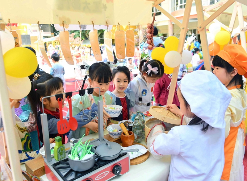 西北工業(yè)大學附屬幼兒園舉行“樂享游戲，綻放童年”主題慶?；顒印@方供圖