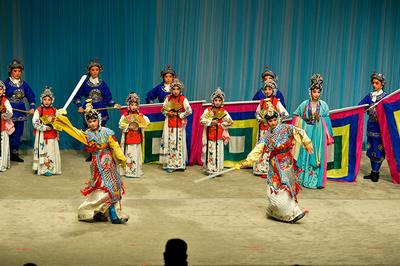 京劇經(jīng)典劇目《賣水》。學(xué)校供圖