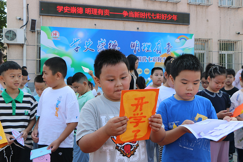 9��1�����������S�_�^(q��)����С�W(xu��)�M�����_�W(xu��)���_�W(xu��)��Y���D��һ�꼉��С�W(xu��)���J���^�����꼉�ĸ�����ͽo�����Ěgӭ�R���������н�ί���D