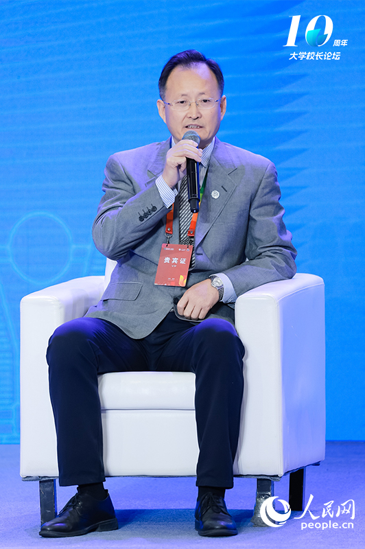 對(duì)外經(jīng)濟(jì)貿(mào)易大學(xué)黨委書記黃寶印