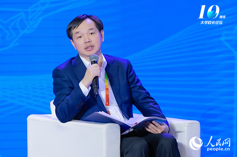 �|��ؔ(c��i)��(j��ng)��W(xu��)�hί����(sh��)ӛ��У�L(zh��ng)���t��