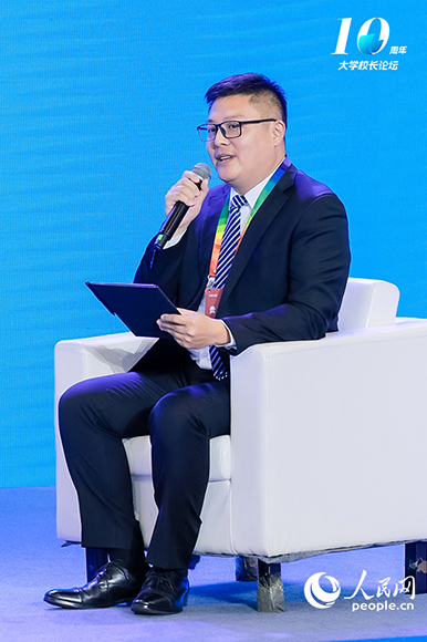 視源股份北京產(chǎn)業(yè)園副總經(jīng)理、希沃參會代表付盼出席圓桌論壇并發(fā)言