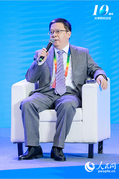 ����������W(xu��)�hί��ί����У�L(zh��ng)���˳�ϯ�A��Փ�����l(f��)����