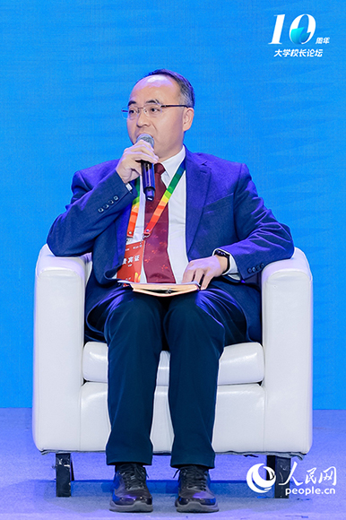 ����W(xu��)�hί��ί������(w��)��У�L����ƽ��ϯ�A��Փ�����l(f��)�ԡ�