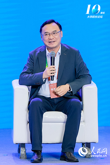 安徽農(nóng)業(yè)大學(xué)黨委常委、副校長操海群出席圓桌論壇并發(fā)言