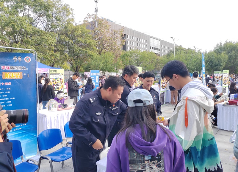 北京工商大學(xué)開展安全教育宣傳實踐月活動現(xiàn)場。校方供圖