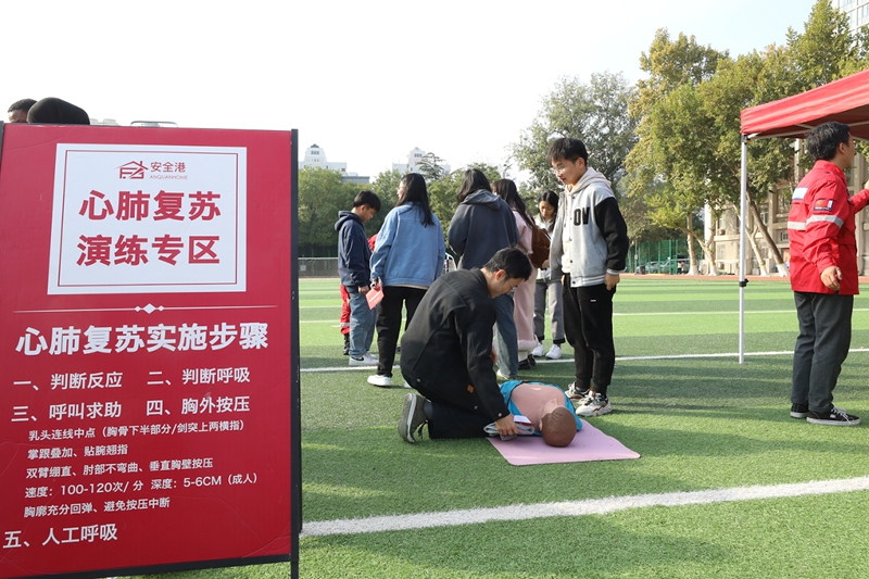 北京工商大學開展安全教育宣傳實踐月活動現(xiàn)場。校方供圖