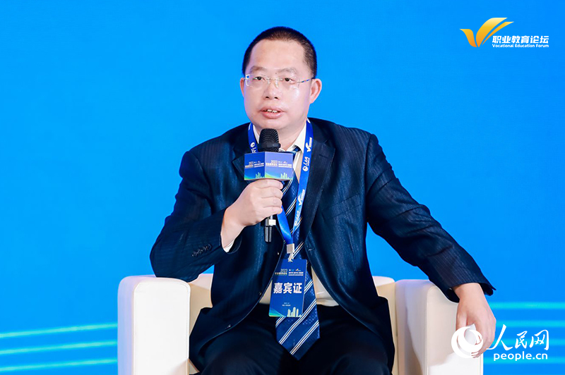 重慶電子工程職業(yè)學院黨委副書記龔小勇