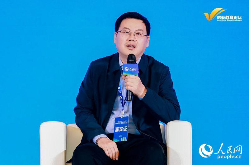 通遼職業(yè)學(xué)院黨委副書記、院長劉東華