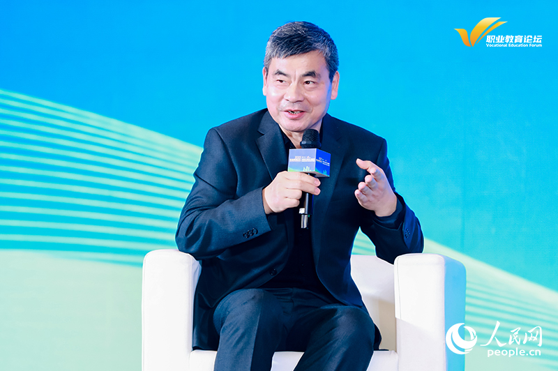 教育部職業(yè)院校文化素質(zhì)教育指導(dǎo)委員會副主任委員朱愛勝作主旨發(fā)言並主持
