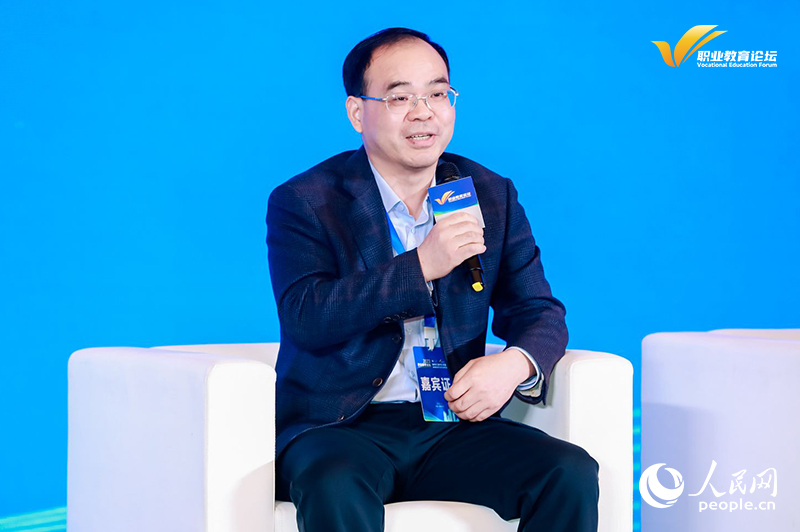 長江工程職業(yè)技術(shù)學(xué)院黨委書記向家文