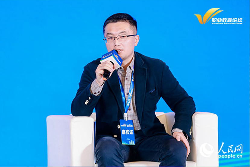 上海工藝美術(shù)職業(yè)學(xué)院黨委副書記、院長宋磊出席圓桌論壇並發(fā)言