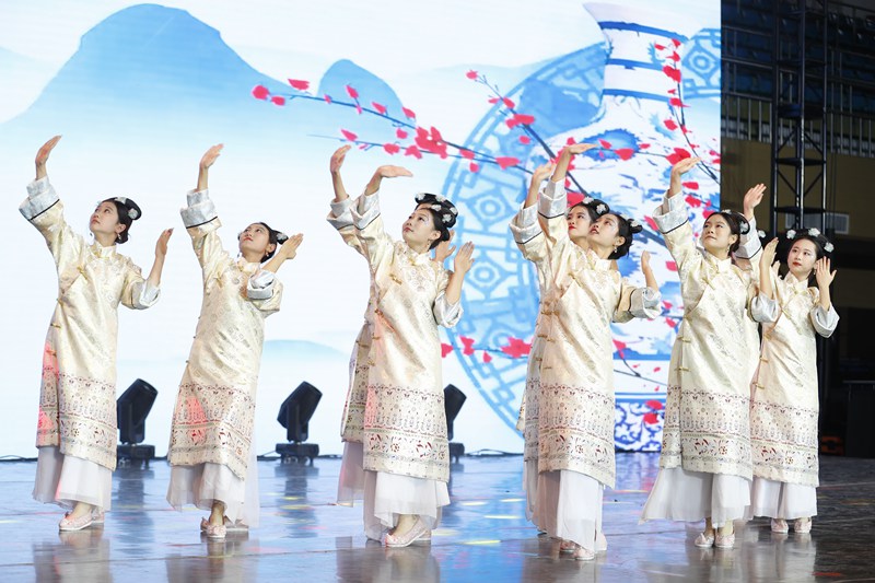 第二十六屆學(xué)生藝術(shù)節(jié)閉幕展演現(xiàn)場。北京市密雲(yún)區(qū)教委供圖