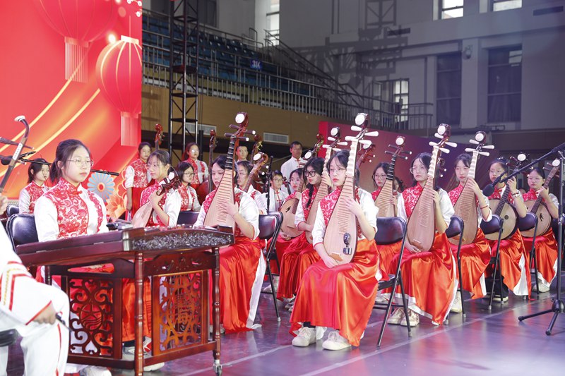 第二十六屆學(xué)生藝術(shù)節(jié)閉幕展演現(xiàn)場。北京市密雲(yún)區(qū)教委供圖