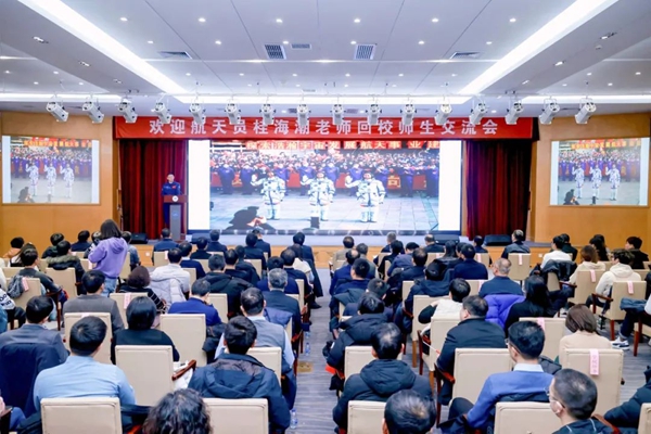 ����T�𺣳��ώ���У�����������F�����������պ����W���D