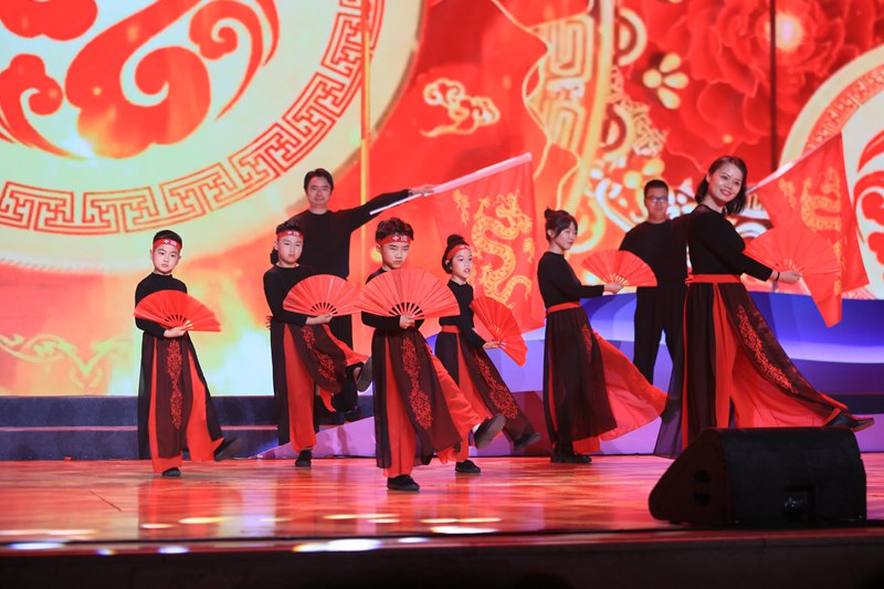 �����؉�С�W(xu��)��һ�É���ʢ���e��������ǧ�z