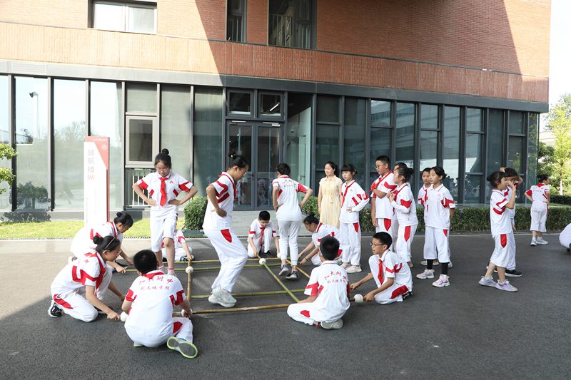 ��������С�W(xu��)��ꖹ��w��8��Єӆ����������н�ί���D