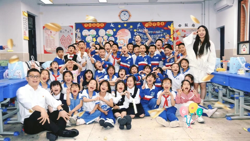 湖南省長沙市南雅望城學(xué)校開展“綻放藝術(shù)風(fēng)採 激發(fā)強(qiáng)國力量”慶六一主題活動。校方供圖