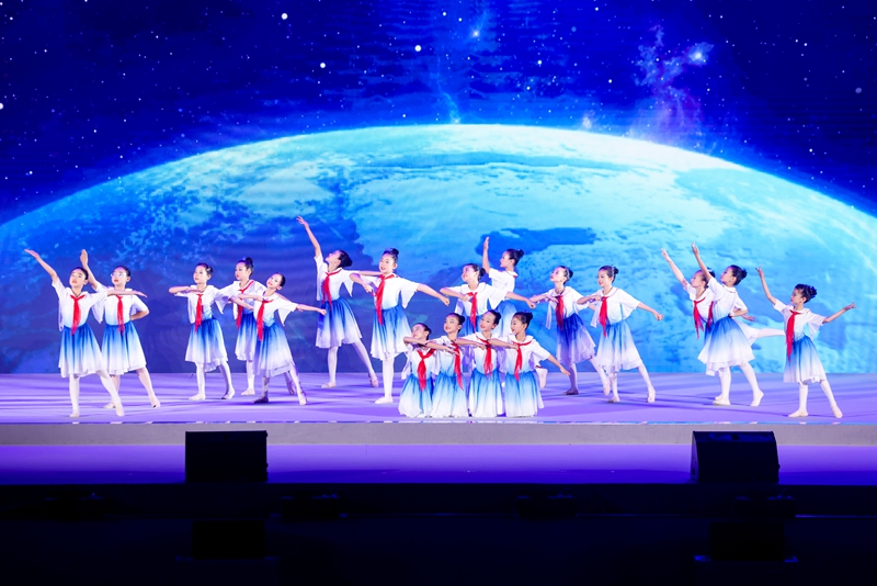 �������պ����W(xu��)����С�W(xu��)�e�С���С���� ����ͬ�x���c��һ���}���(d��ng)��У�����D