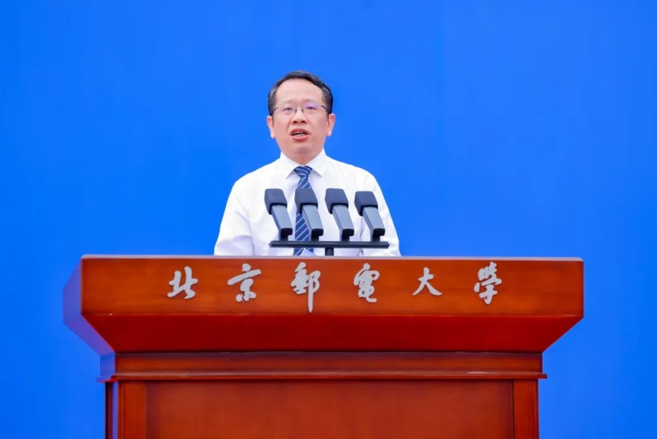 �����]늴�W(xu��)У�L�����l(f��)���vԒ��У�����D