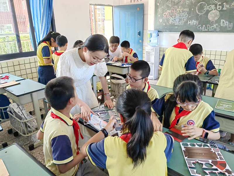 工信部直屬高校學(xué)子共赴之江小學(xué)開展科普實(shí)踐。校方供圖