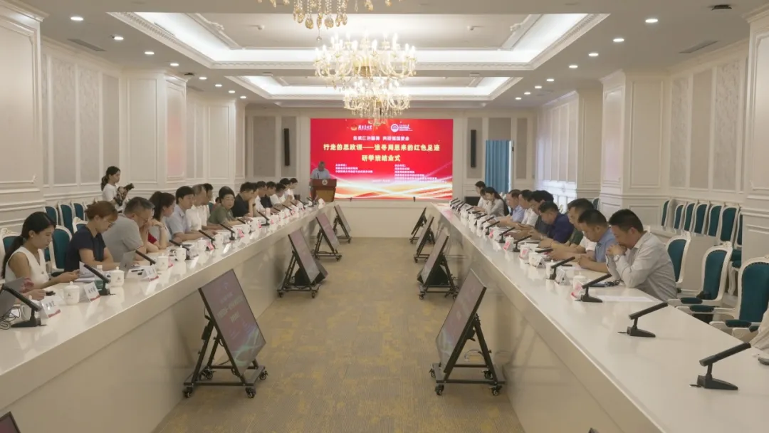 �����ߵ�˼���n����׷���ܶ����ļtɫ���E���ЌW(xu��)��Y(ji��)�I(y��)ʽ�e�����Ї���ý��W(xu��)���D ����K�z