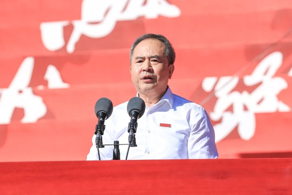 中國科學(xué)院院士、大連理工大學(xué)校長賈振元在2024級新生開學(xué)典禮上致辭。校方供圖