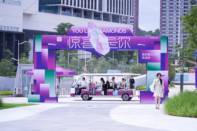 ����������W(xu��)ӭ���׌ñ�������У�����D