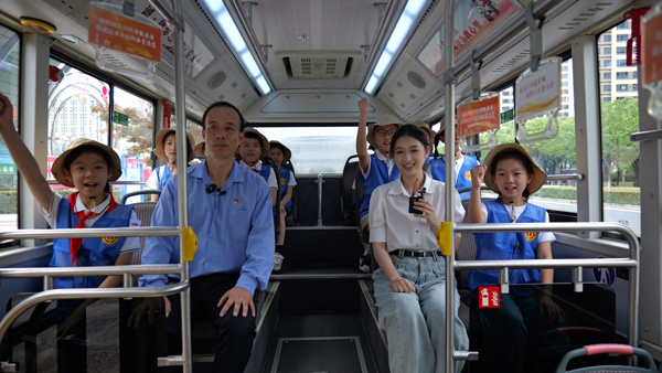 江蘇省太倉(cāng)市總工會(huì)舉行“坐上勞?！畬＞€’跟著榜樣看太倉(cāng)”直播活動(dòng)。江蘇省總工會(huì)供圖