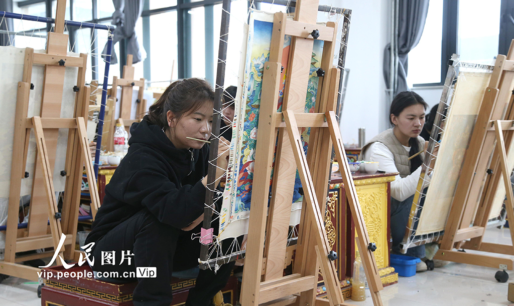 青海西寧:非遺唐卡“畫”進(jìn)高校課堂【5】