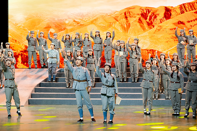 中國人民大學(xué)《先鋒·人大組歌》音樂舞蹈史詩首演。學(xué)校供圖