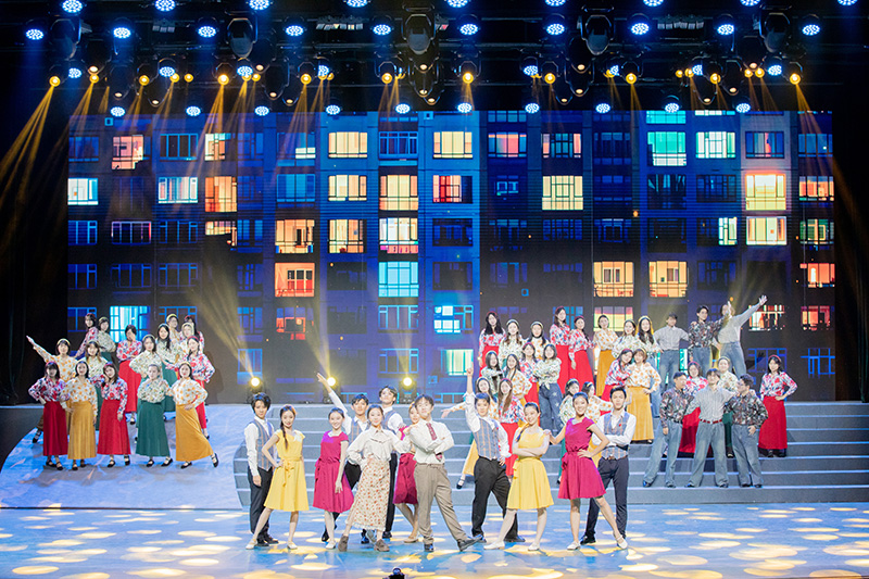 中國(guó)人民大學(xué)《先鋒·人大組歌》音樂舞蹈史詩(shī)首演。學(xué)校供圖