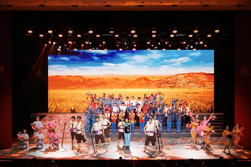 中國人民大學(xué)《先鋒·人大組歌》音樂舞蹈史詩首演。學(xué)校供圖