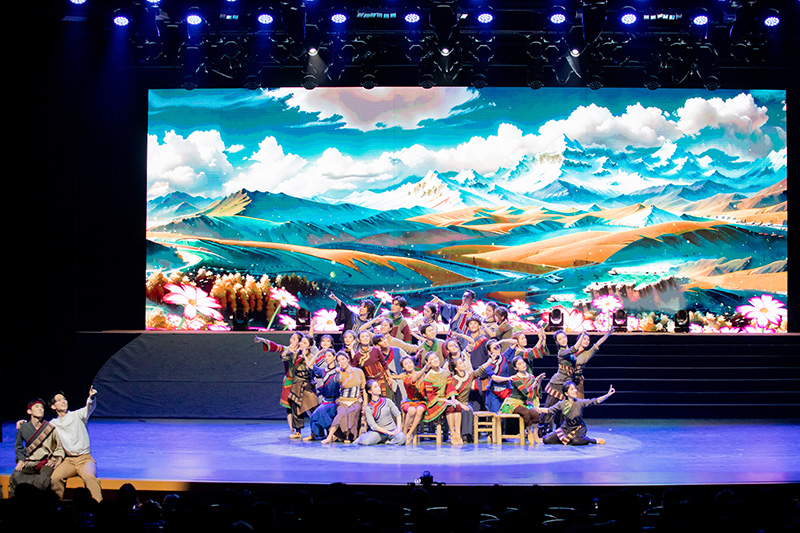 中國人民大學《先鋒·人大組歌》音樂舞蹈史詩首演。學校供圖