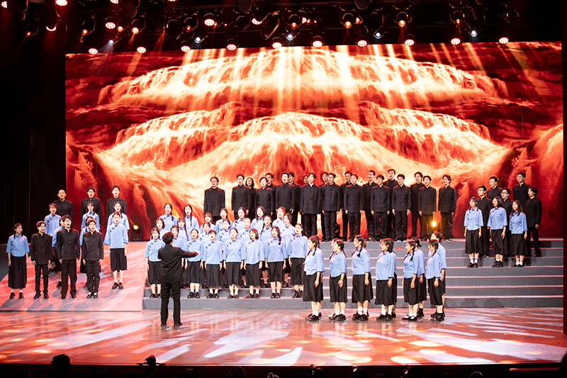 中國人民大學(xué)《先鋒·人大組歌》音樂舞蹈史詩首演。學(xué)校供圖
