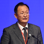     黃寶印    對外經濟貿易大學黨委書記面向世界科技前沿和國家重大戰(zhàn)略需求，基于人才的成長規(guī)律和發(fā)展需要，以中國式高校治理現代化推進高校人才培養(yǎng)理念、教學范式、課程體系和專業(yè)形態(tài)等系列重塑。