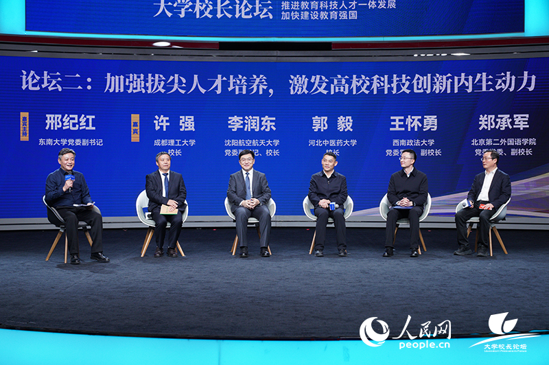 圖為現(xiàn)場(chǎng)合照。人民網(wǎng)記者 嚴(yán)川吉雨攝