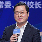     鄭承軍    北京第二外國語學院黨委常委、副校長拔尖人才關鍵在于“拔”字，要不拘一格降人才。對于拔尖人才，要注重專業(yè)素養(yǎng)、探索精神、學科交叉和創(chuàng)新能力。