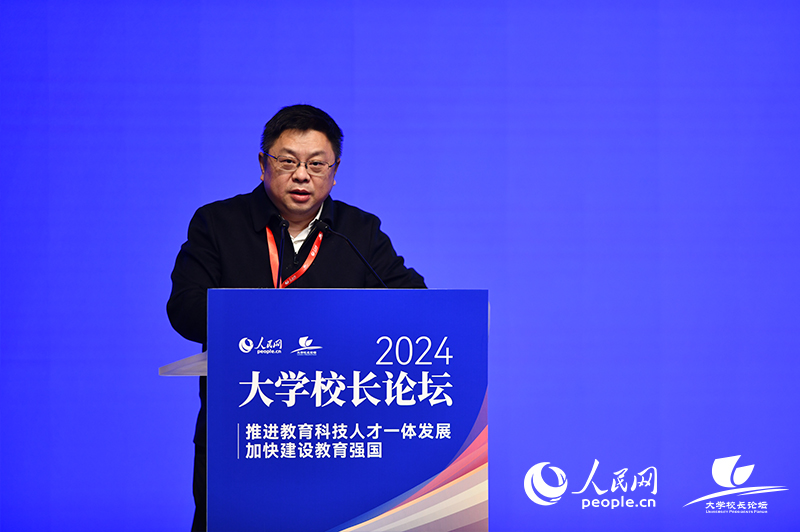 四川師范大學黨委書記郭勇出席論壇并發(fā)言。人民網(wǎng)記者 任峰濤攝