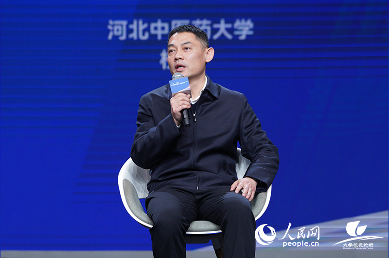 河北中醫(yī)藥大學校長郭毅。人民網(wǎng)記者 嚴川吉雨攝。