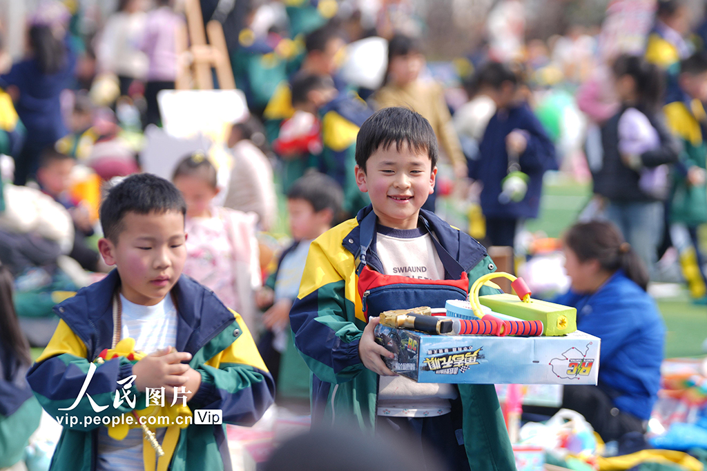 重慶：歡樂購物節(jié) 童趣滿校園【4】